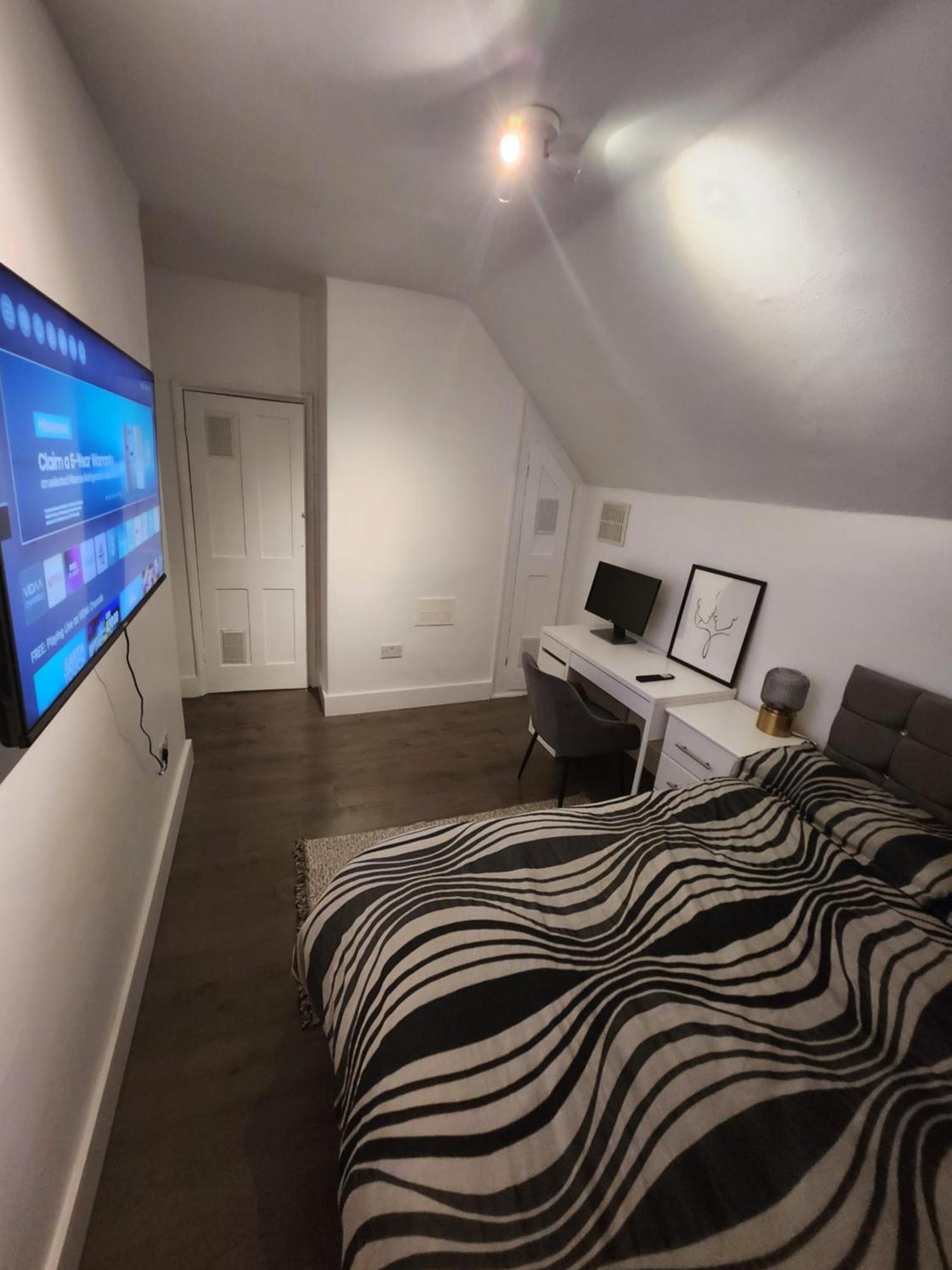 Flat With Work Station, Monitor, Smart Tv & Netflix Apartamento Londres Exterior foto